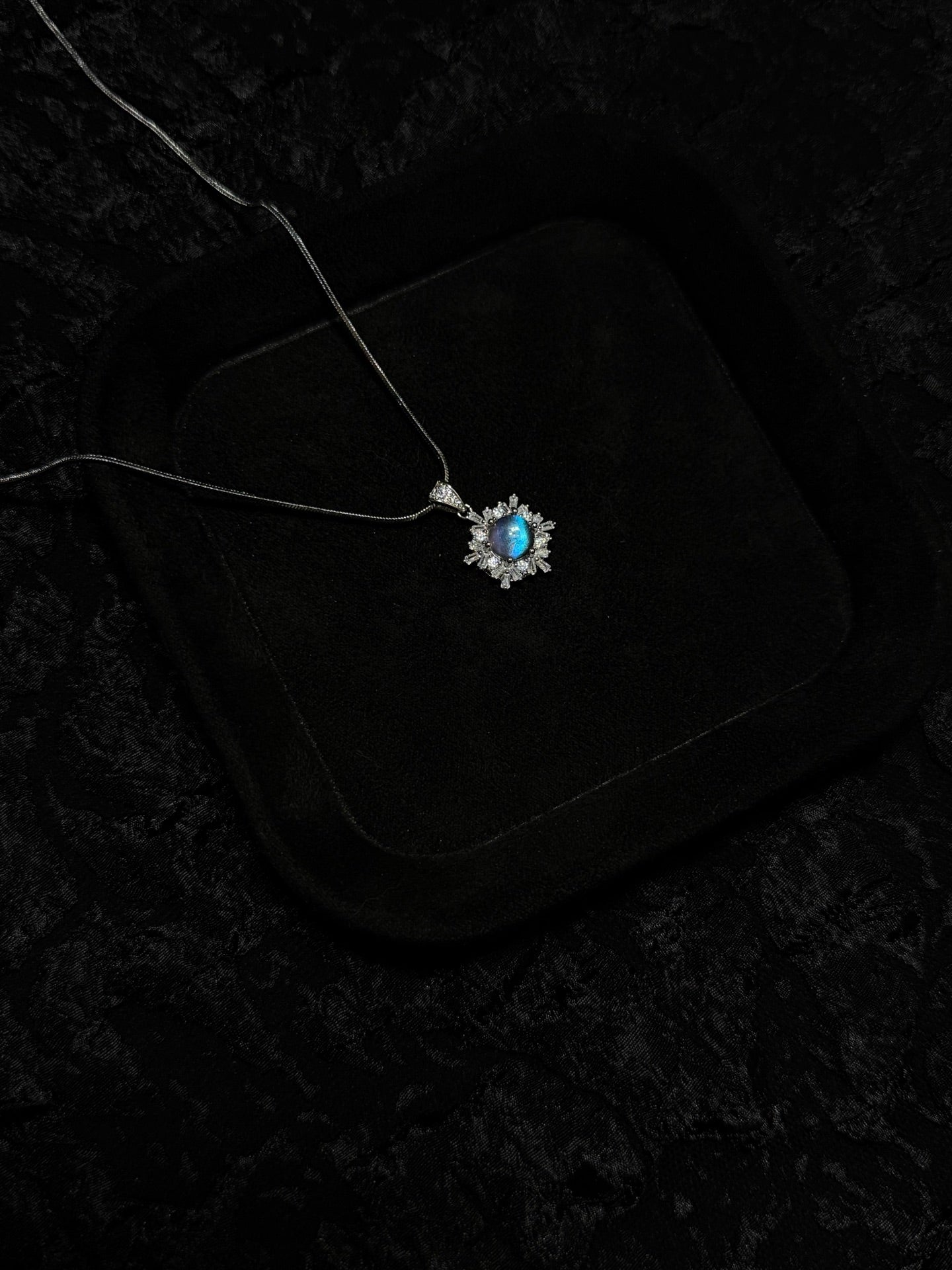 Snow elves necklace