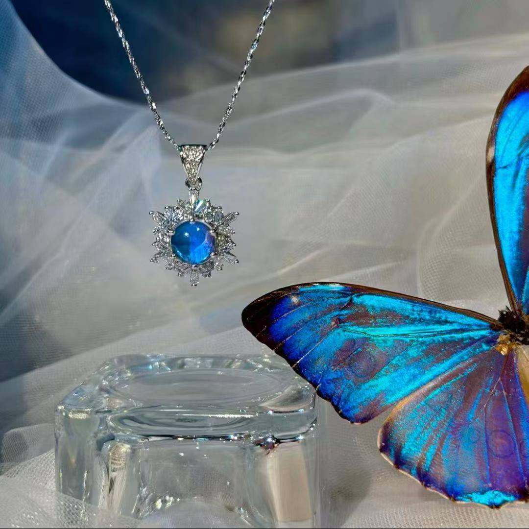 Snow elves necklace