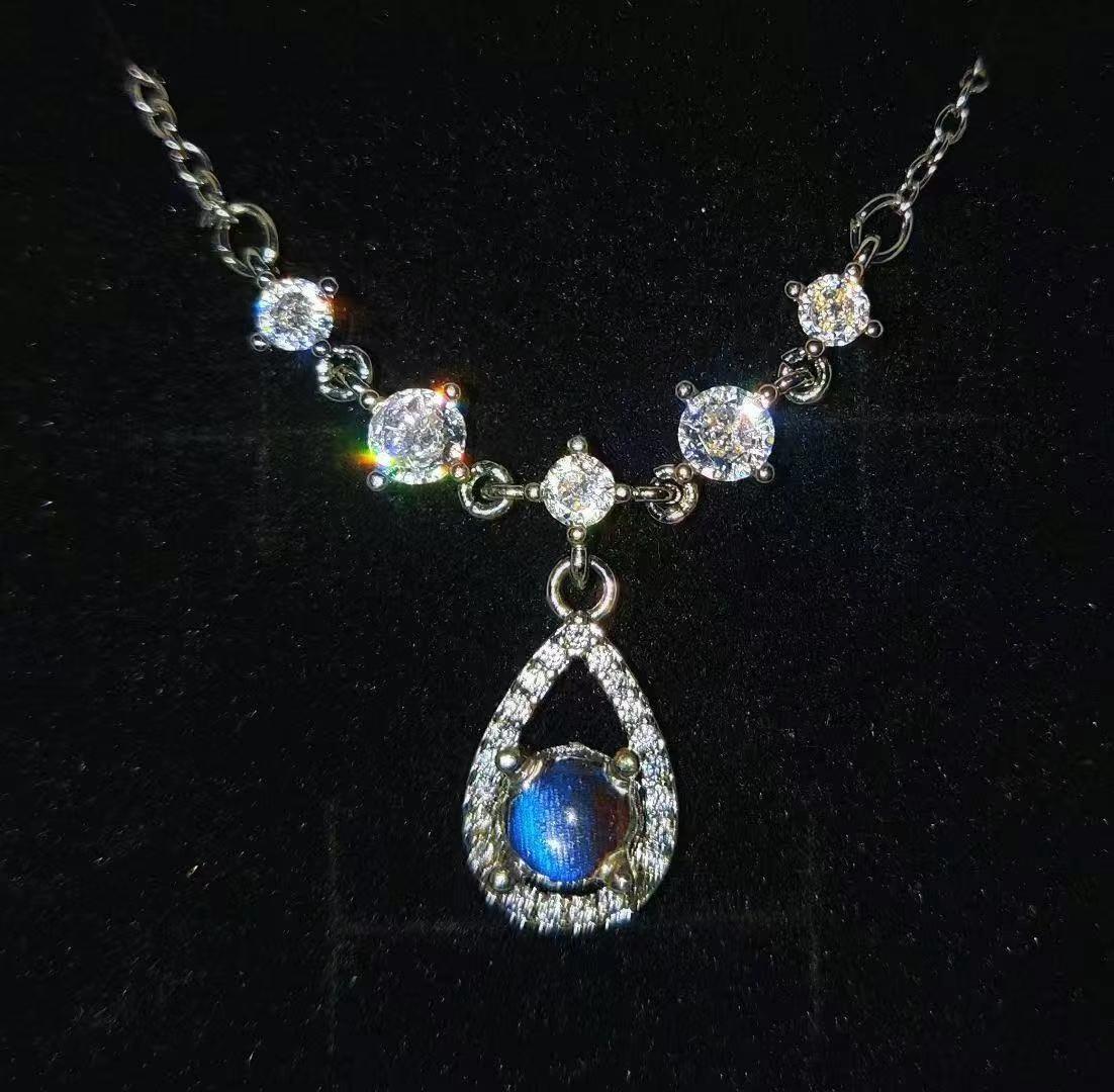Collier de gouttes d'ailes de papillon, larmes et étoiles